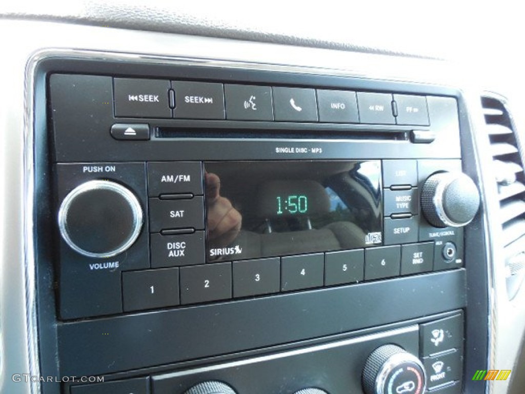 2011 Grand Cherokee Laredo - Natural Green Pearl / Dark Graystone/Medium Graystone photo #20