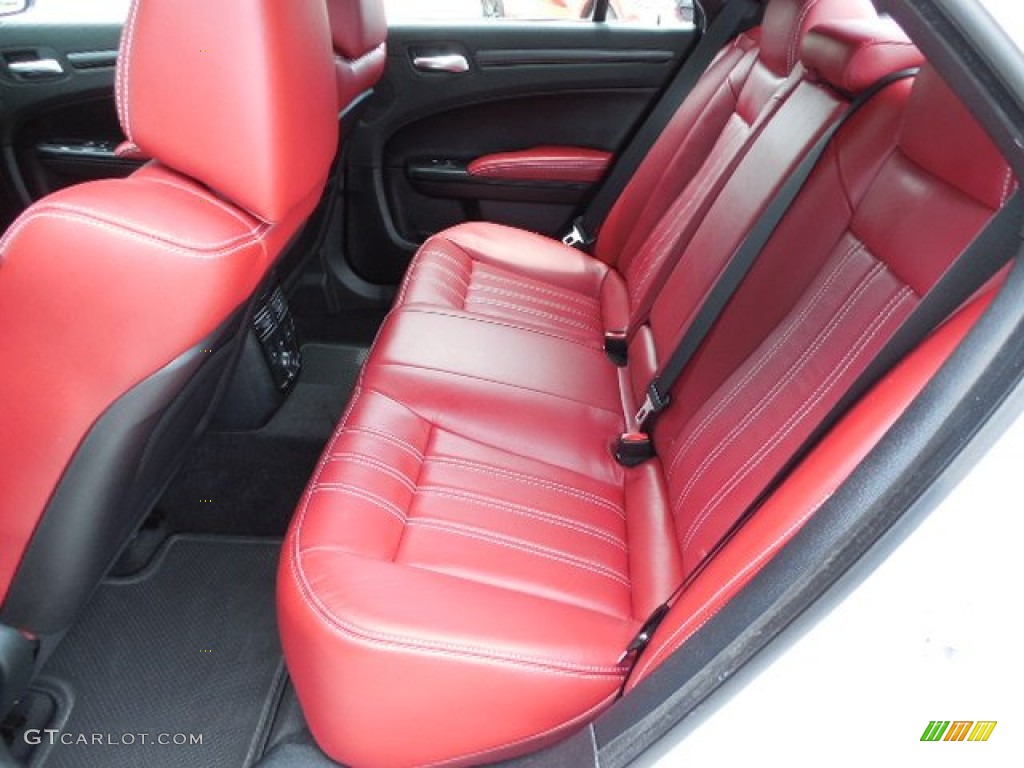 2013 Chrysler 300 S V8 Rear Seat Photos