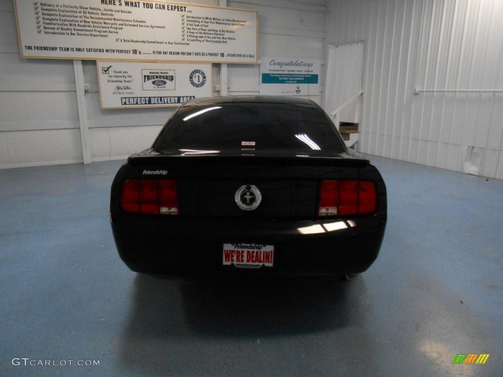 2007 Mustang V6 Premium Coupe - Black / Light Graphite photo #7