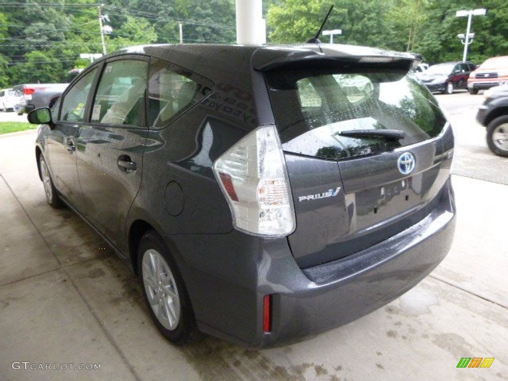 2013 Prius v Two Hybrid - Magnetic Gray Metallic / Dark Gray photo #4