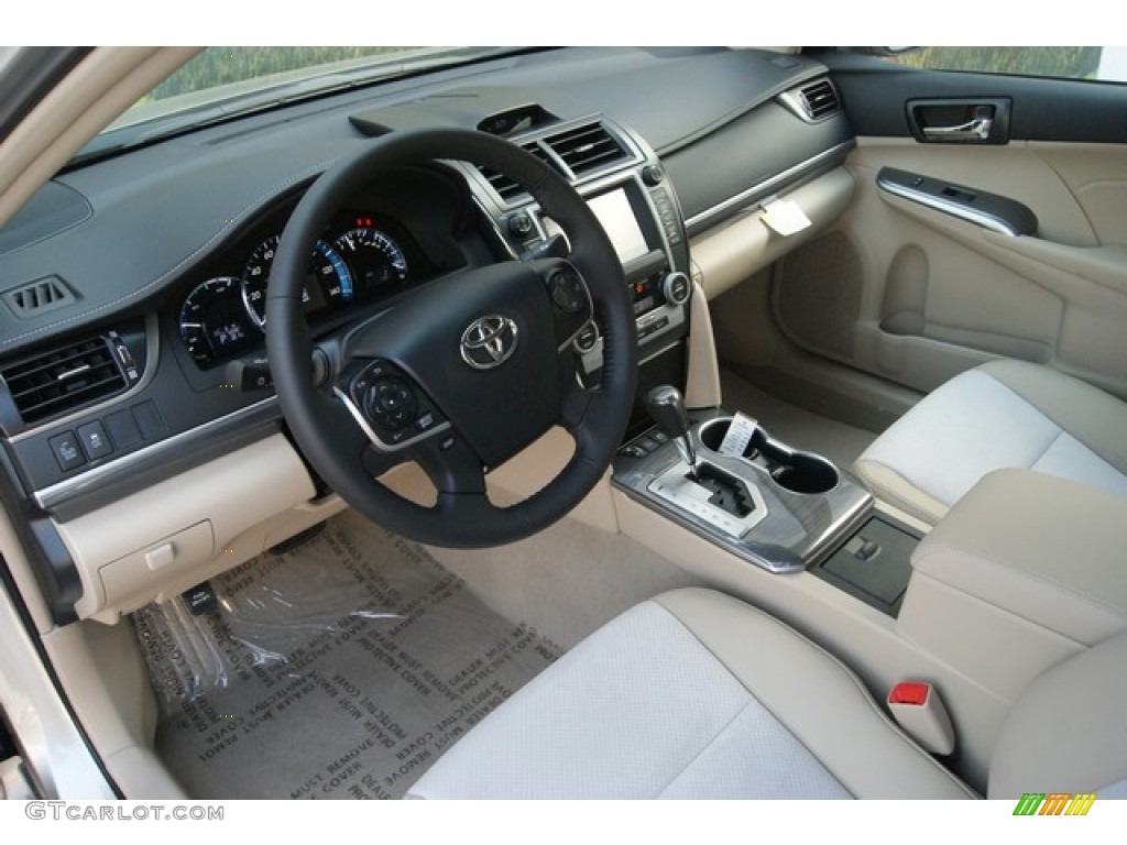 2013 Camry Hybrid XLE - Champagne Mica / Ivory photo #5