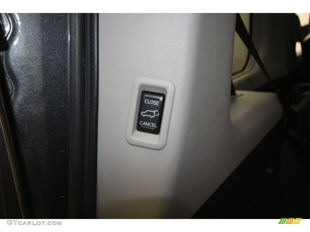 2010 QX 56 - Silver Graphite / Graphite photo #40