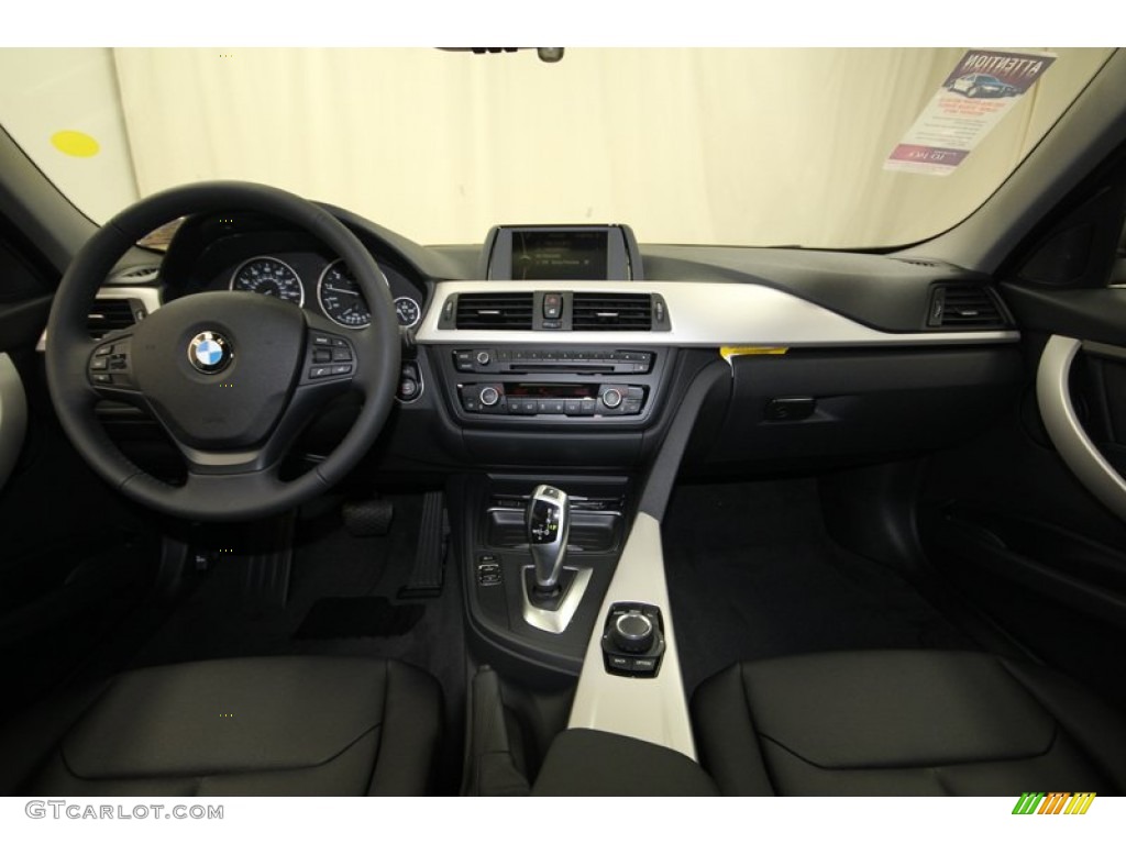 2013 3 Series 320i Sedan - Black Sapphire Metallic / Black photo #4