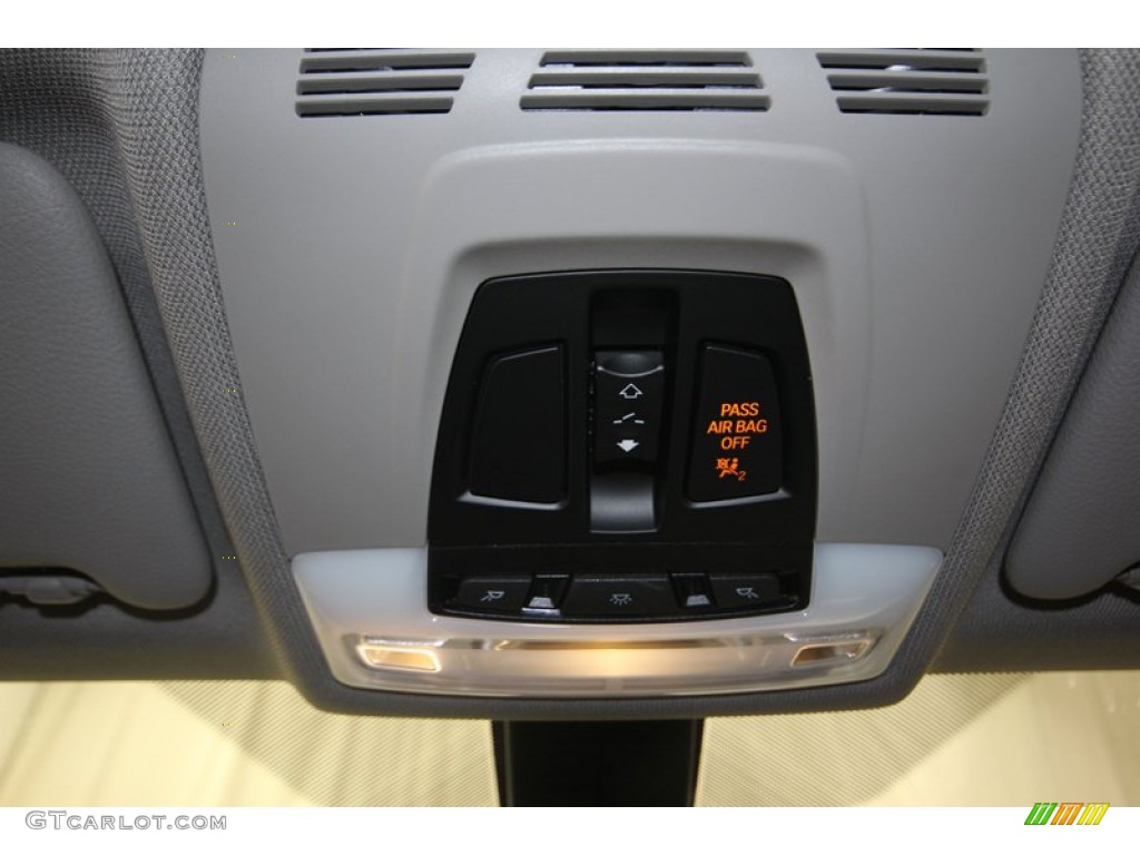 2013 3 Series 320i Sedan - Glacier Silver Metallic / Black photo #15