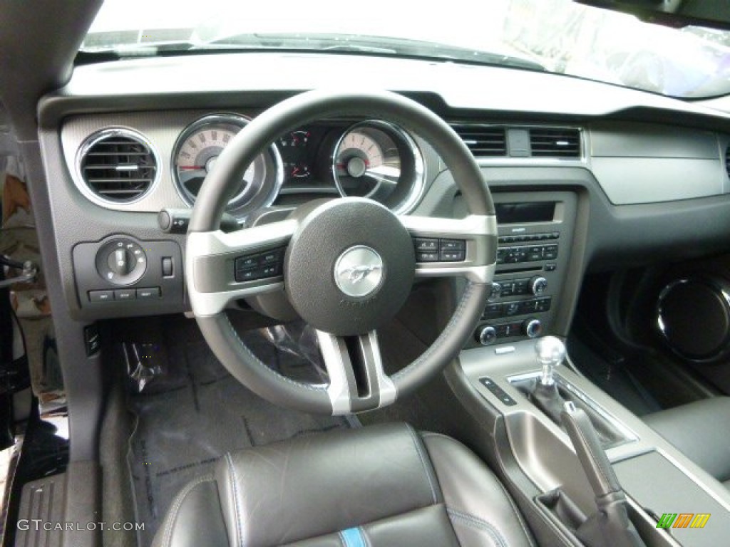 2011 Ford Mustang GT Premium Coupe Charcoal Black/Grabber Blue Dashboard Photo #83773660