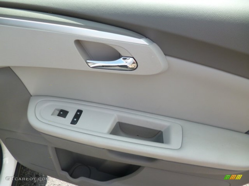 2012 Traverse LT AWD - White / Dark Gray/Light Gray photo #11