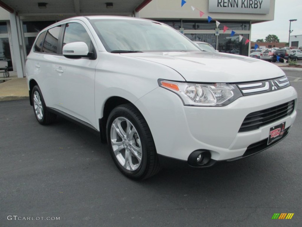 2014 Outlander SE S-AWC - Diamond White Pearl / Black photo #1