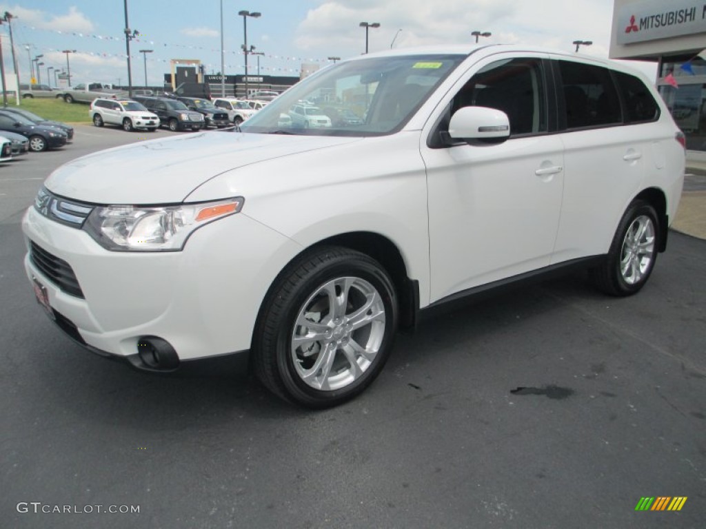 Diamond White Pearl 2014 Mitsubishi Outlander SE S-AWC Exterior Photo #83776477