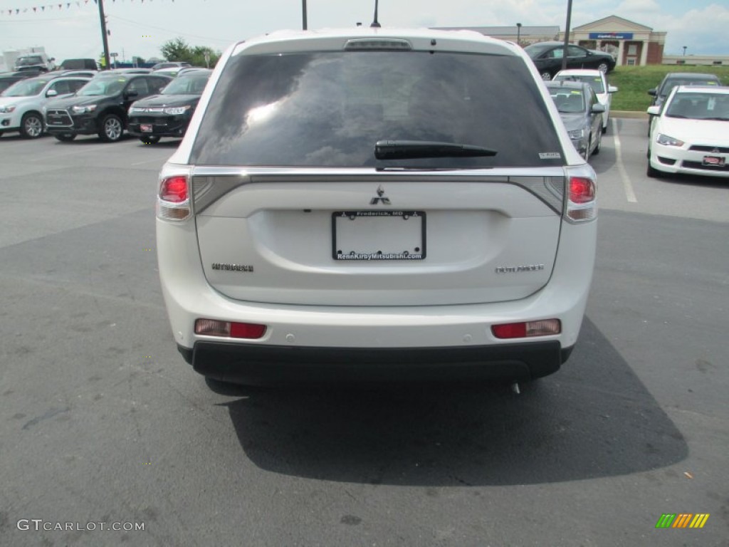 2014 Outlander SE S-AWC - Diamond White Pearl / Black photo #5