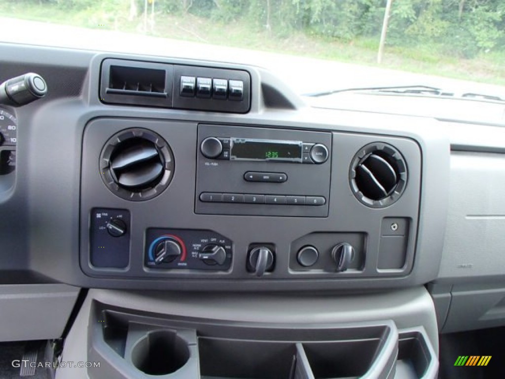 2013 Ford E Series Cutaway E350 Commercial Utility Truck Controls Photo #83776873