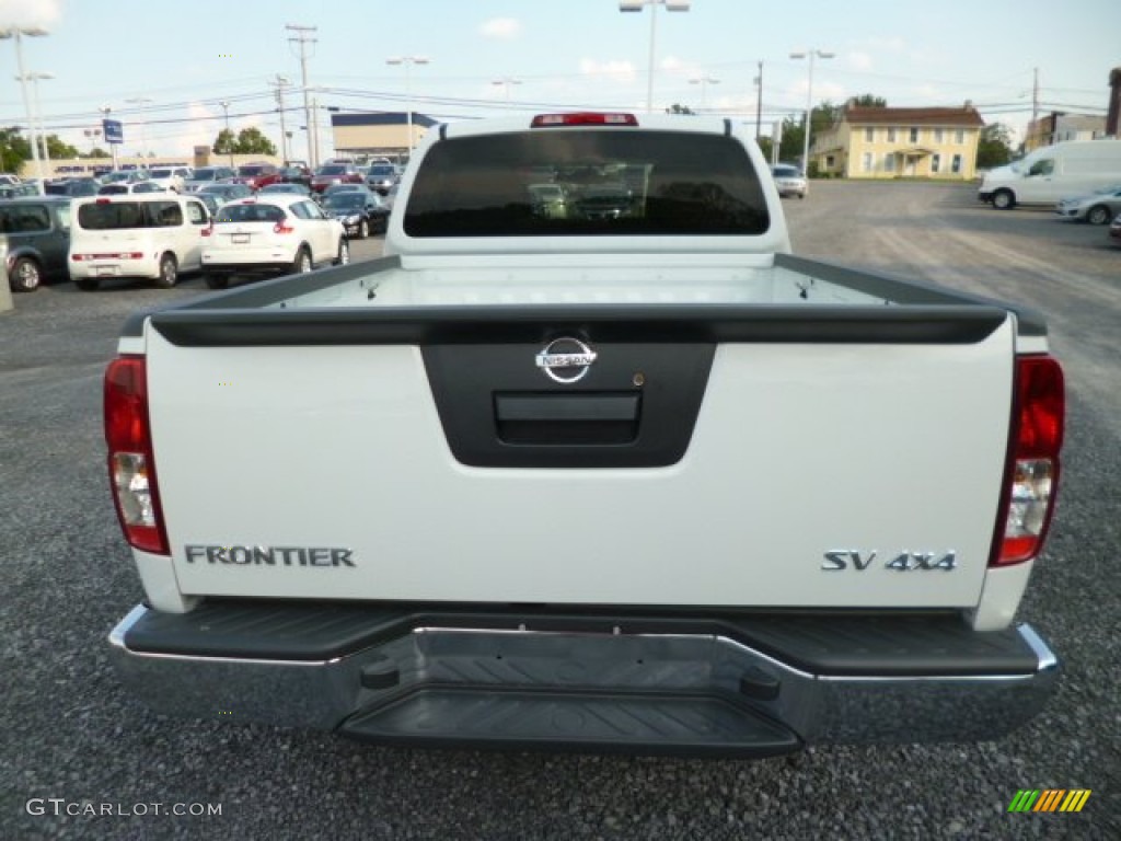 Glacier White 2013 Nissan Frontier SV V6 Crew Cab 4x4 Exterior Photo #83778046