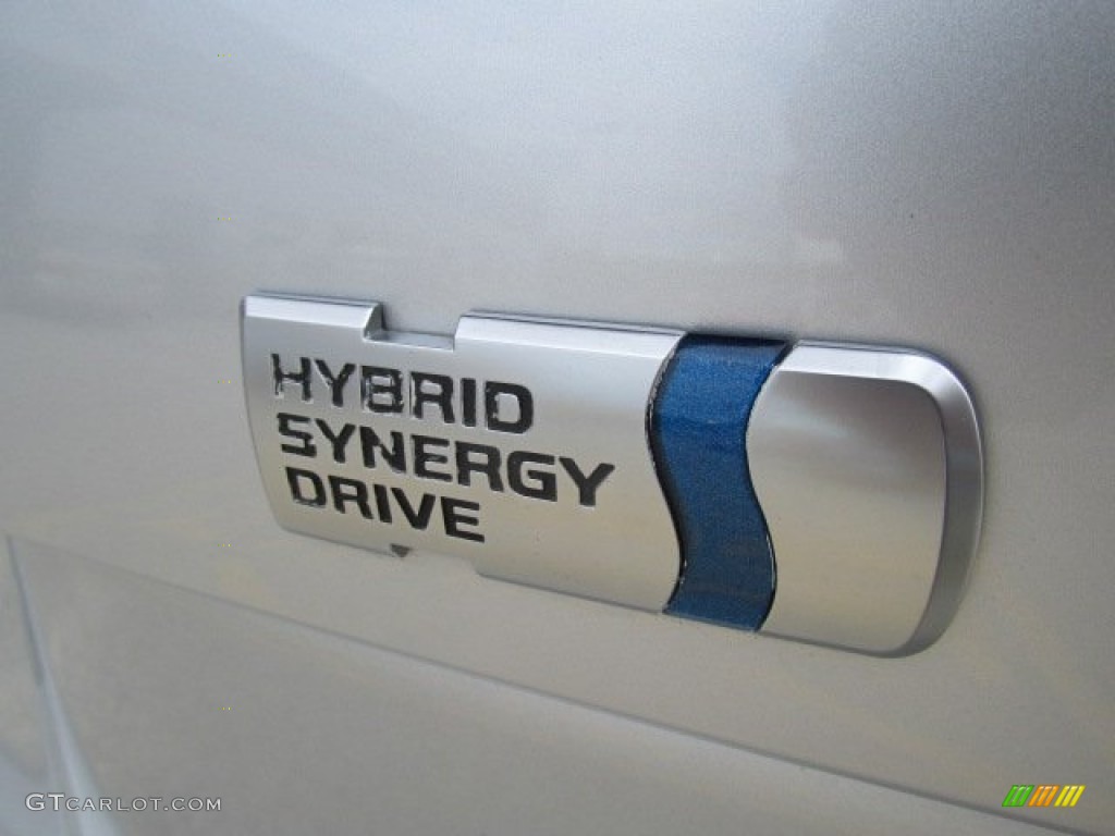 2011 Toyota Prius Hybrid II Marks and Logos Photos