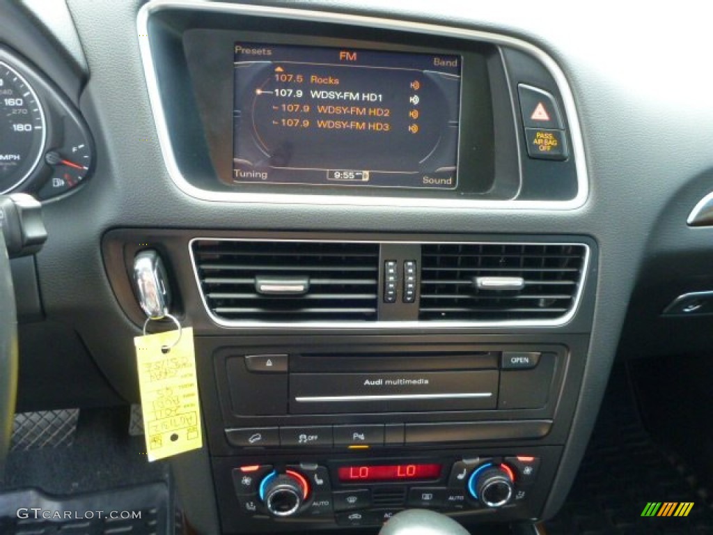 2011 Audi Q5 3.2 quattro Controls Photo #83783554