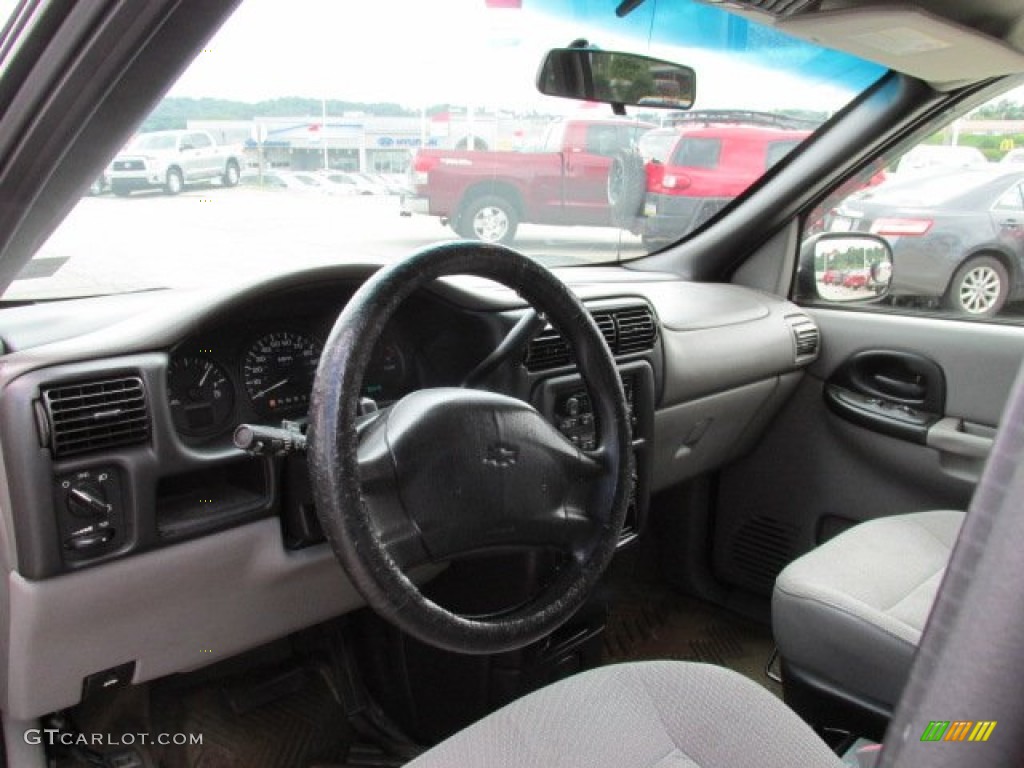 2004 Venture Plus - Sport Red Metallic / Medium Gray photo #9