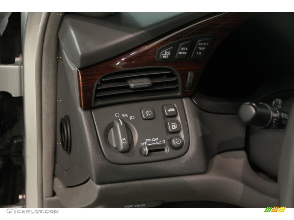 2001 DeVille DTS Sedan - Sterling Silver / Dark Gray photo #5
