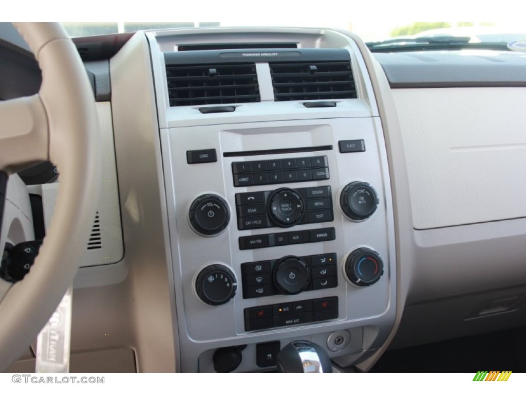 2010 Mercury Mariner I4 Premier Controls Photos