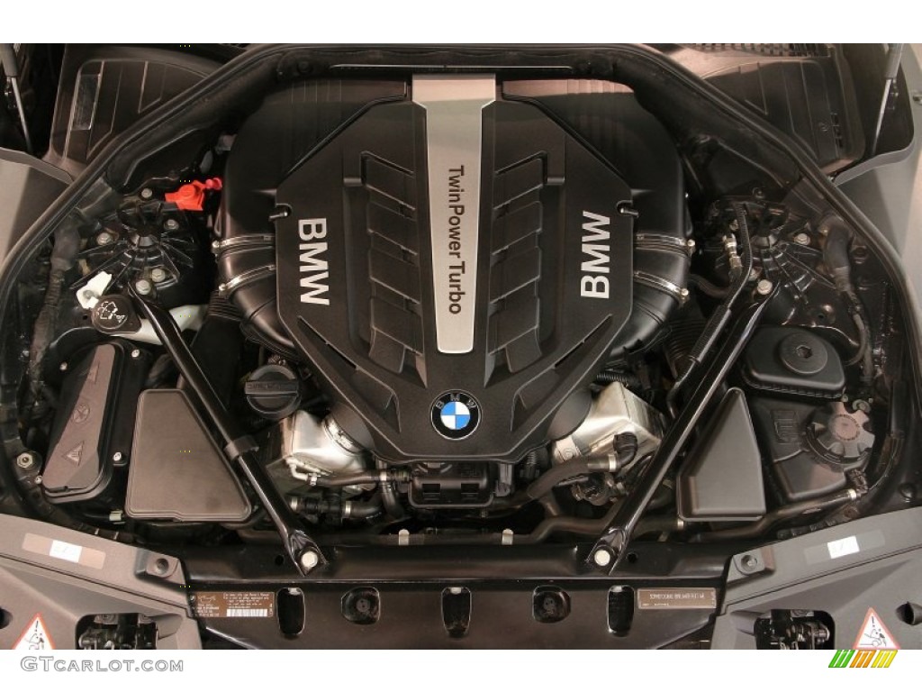 2012 BMW 7 Series 750i xDrive Sedan Engine Photos