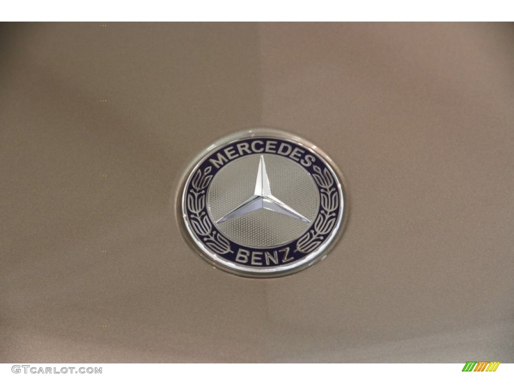 2010 Mercedes-Benz GLK 350 4Matic Marks and Logos Photos