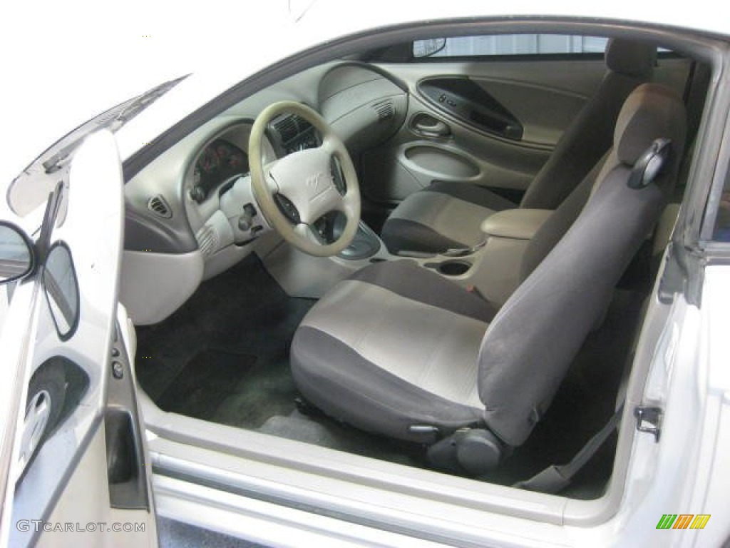 Medium Graphite Interior 2002 Ford Mustang V6 Coupe Photo #83801312