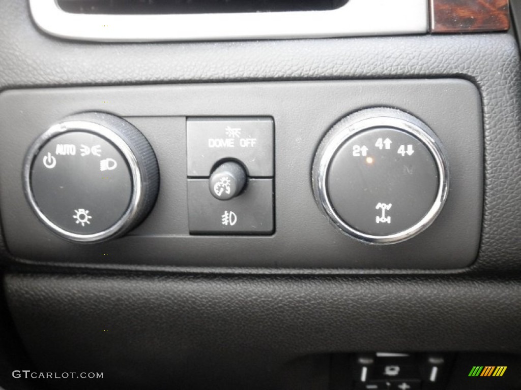 2014 GMC Sierra 3500HD Denali Crew Cab 4x4 Controls Photo #83804713
