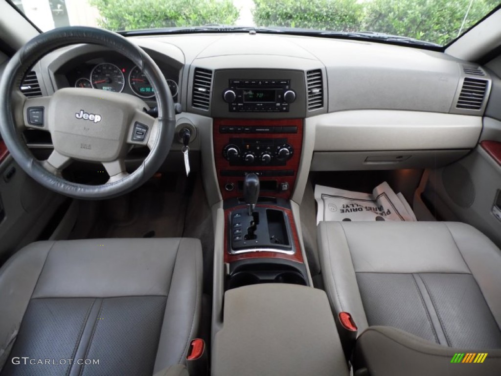 2005 Jeep Grand Cherokee Limited Dark Khaki/Light Graystone Dashboard Photo #83804746