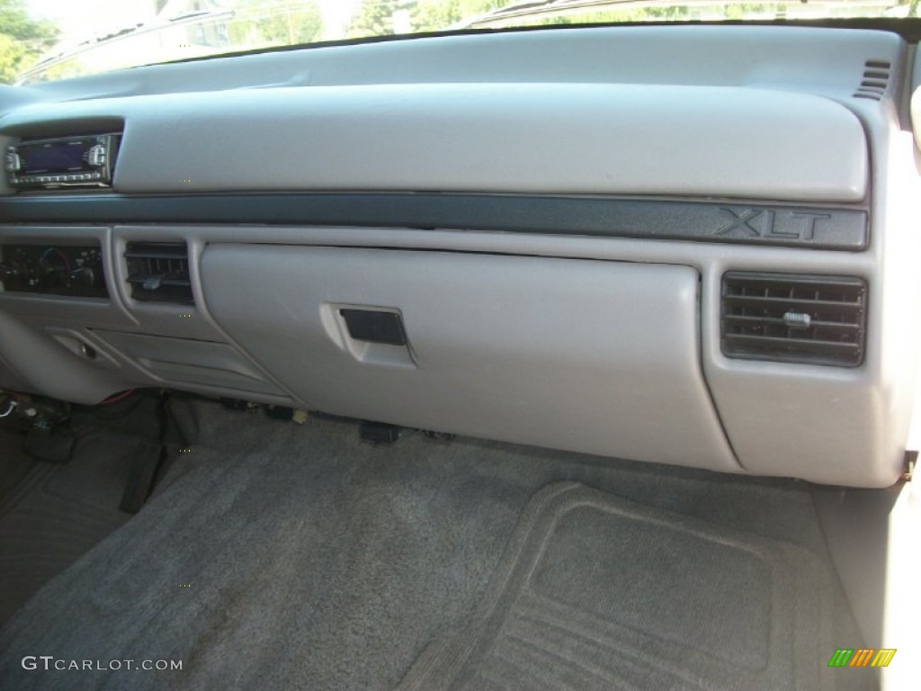 1996 F250 XLT Extended Cab - Oxford White / Grey photo #19