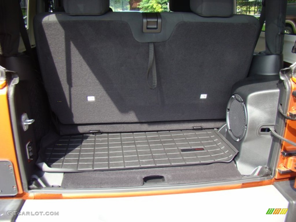 2011 Wrangler Sahara 4x4 - Mango Tango Pearl / Black photo #22