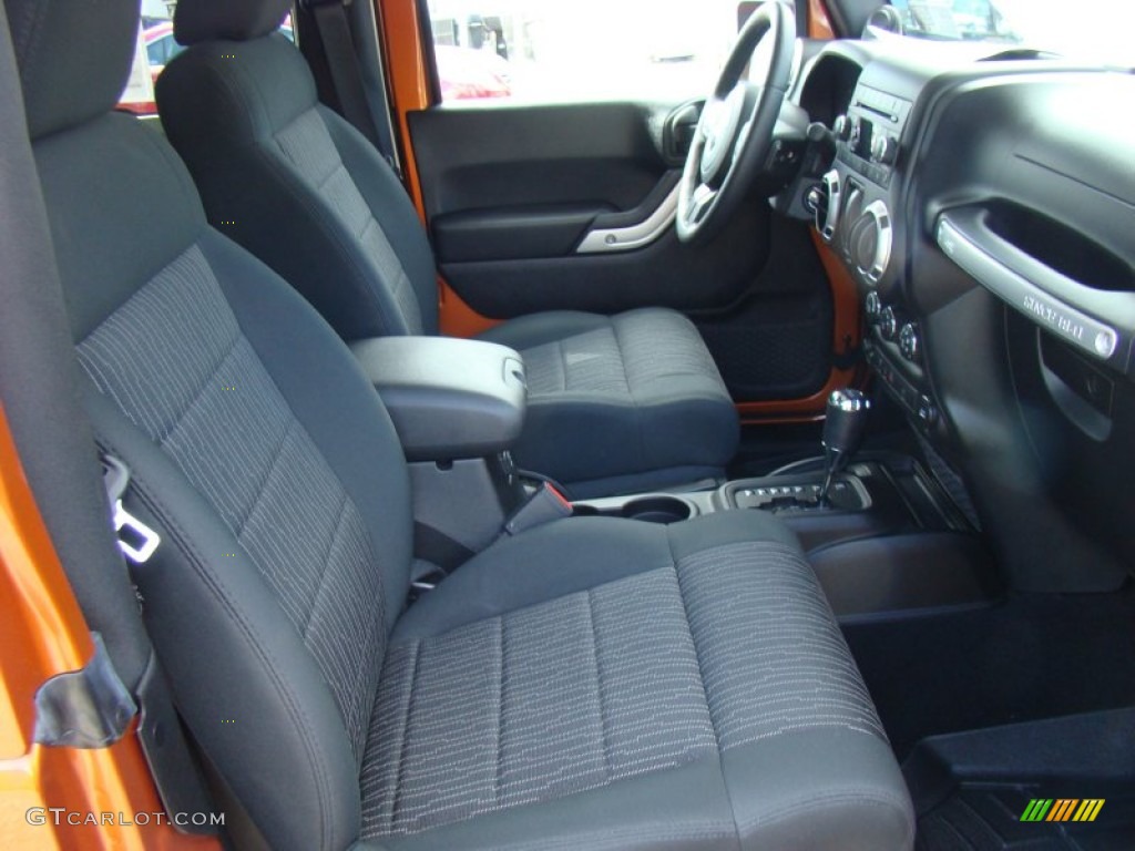 2011 Wrangler Sahara 4x4 - Mango Tango Pearl / Black photo #23