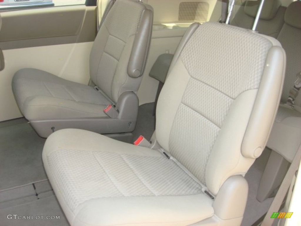 Medium Pebble Beige/Cream Interior 2010 Chrysler Town & Country Touring Photo #83807662