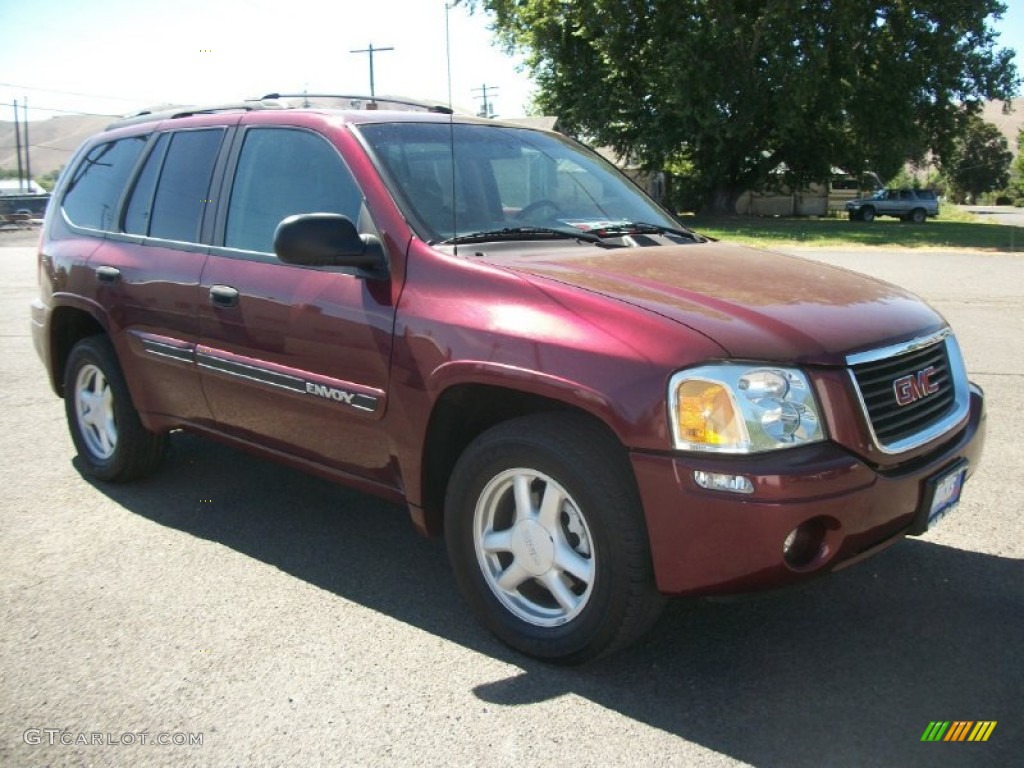 2004 Envoy SLE 4x4 - Monterey Maroon Metallic / Medium Pewter photo #1