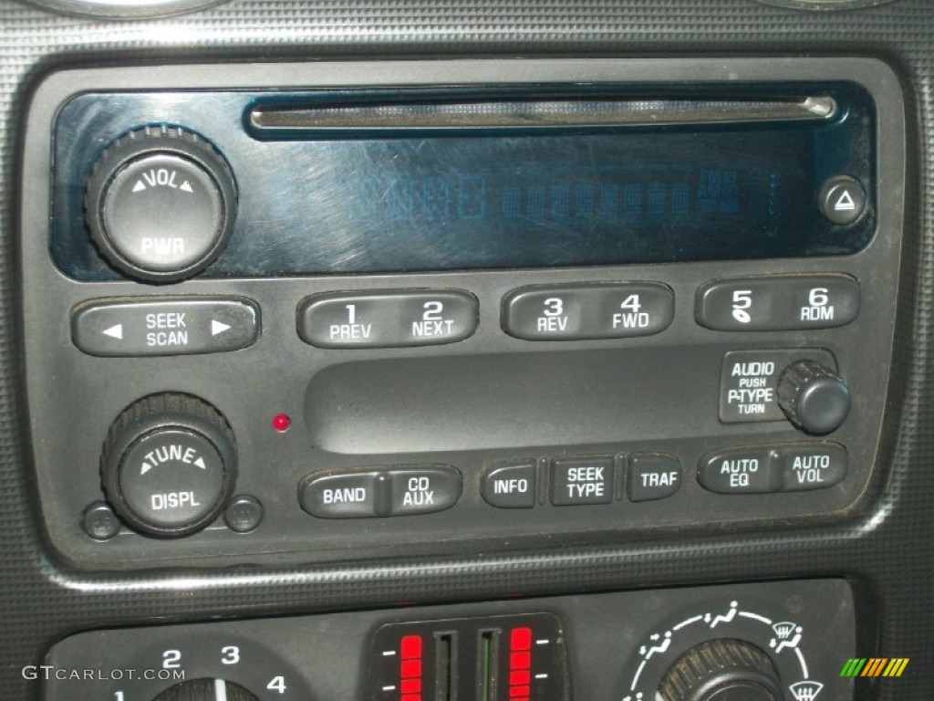 2004 GMC Envoy SLE 4x4 Audio System Photo #83808049