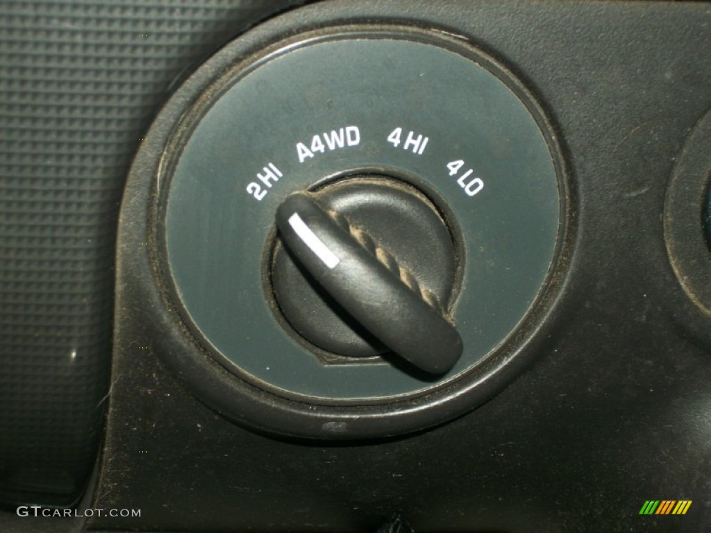 2004 GMC Envoy SLE 4x4 Controls Photos