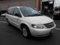 Stone White Clearcoat - Town & Country LXi Photo No. 3
