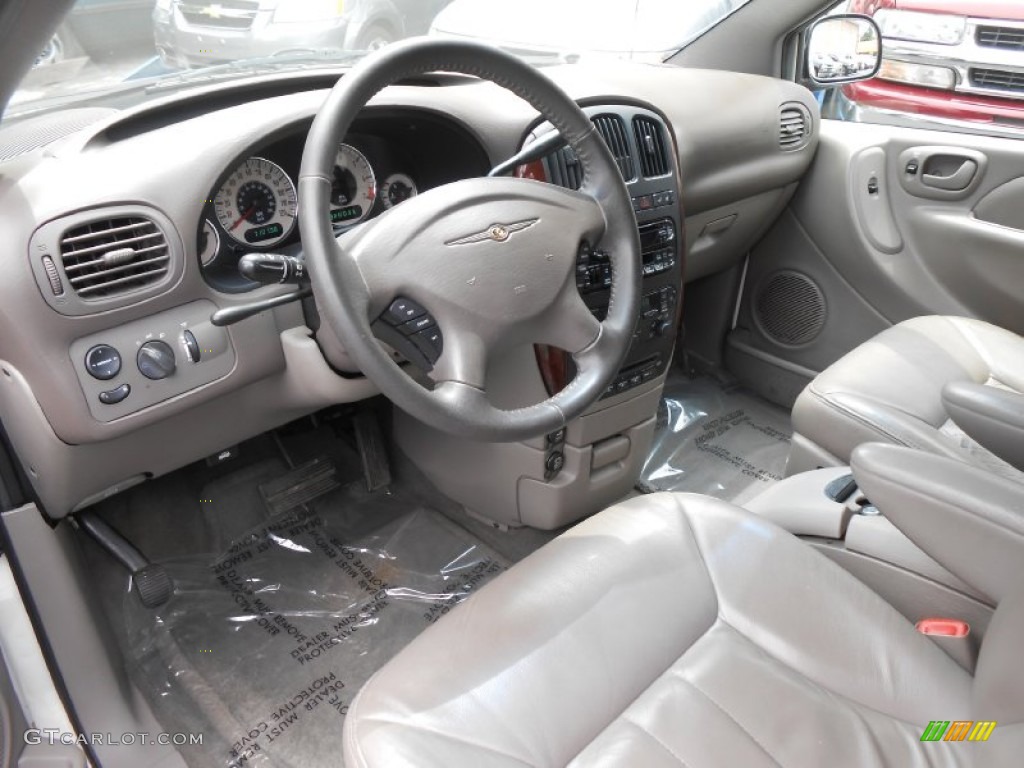 Taupe Interior 2002 Chrysler Town & Country LXi Photo #83812132