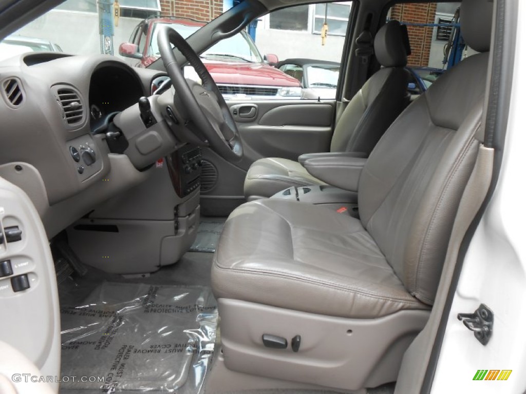 2002 Chrysler Town & Country LXi Front Seat Photo #83812153