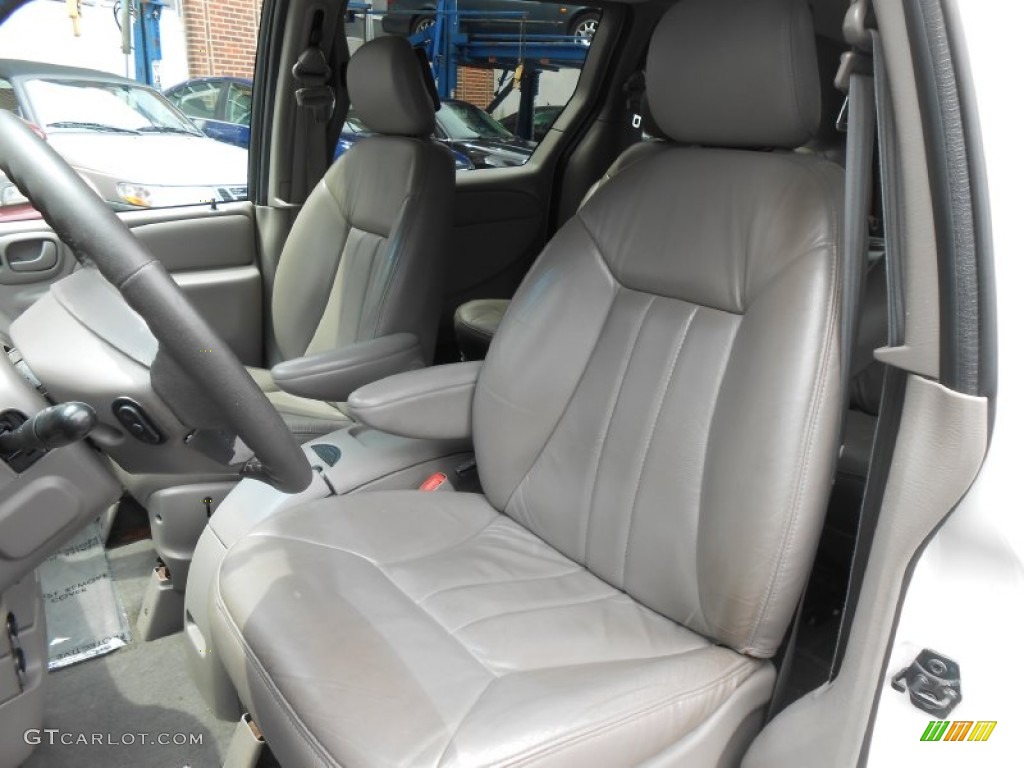 2002 Chrysler Town & Country LXi Front Seat Photos