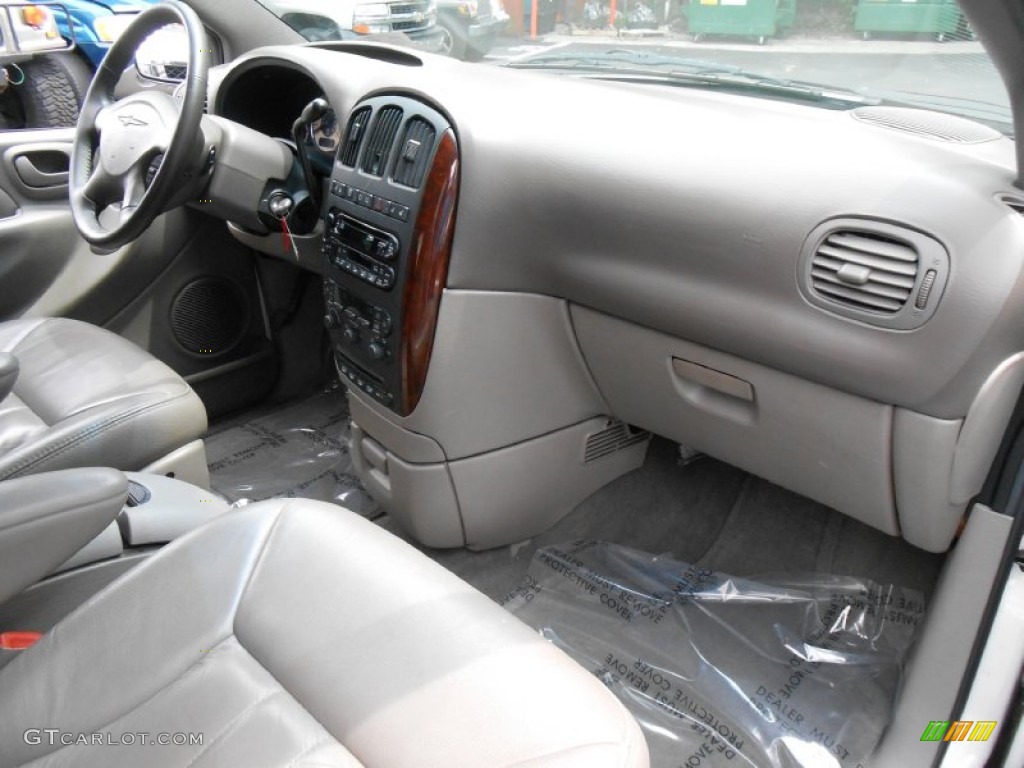 2002 Chrysler Town & Country LXi Taupe Dashboard Photo #83812204