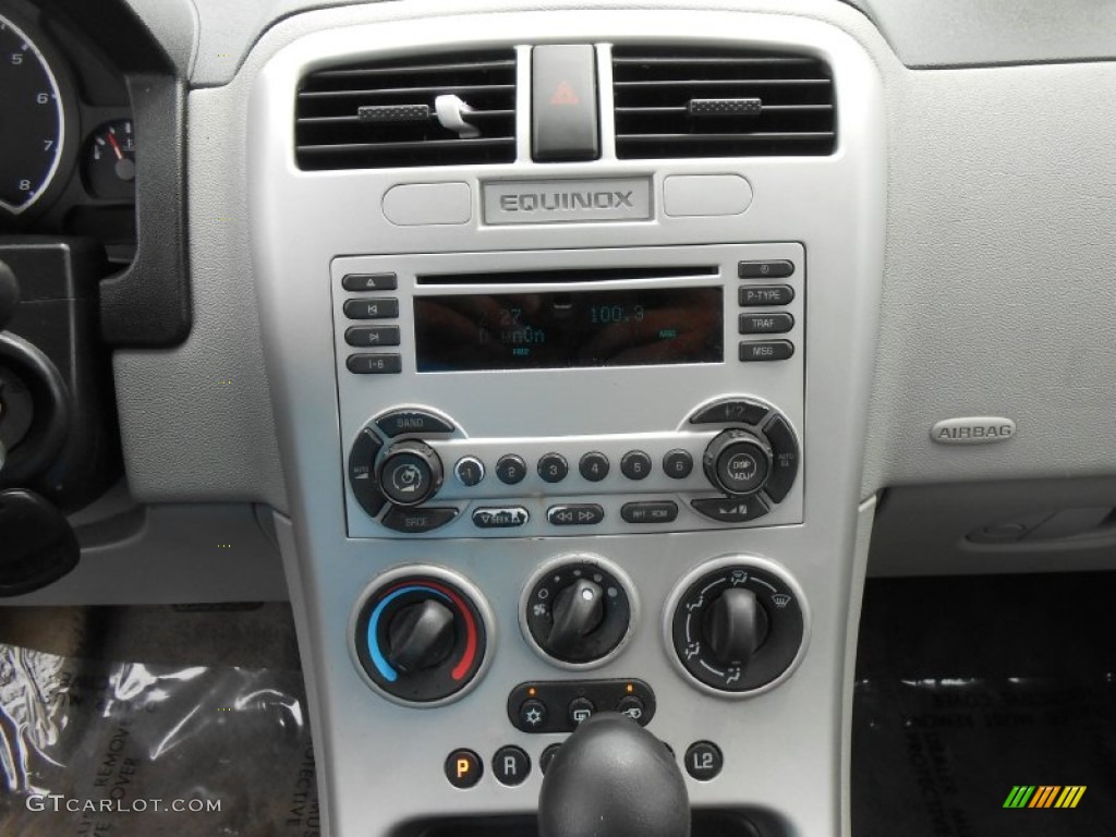 2005 Chevrolet Equinox LS Controls Photo #83814301