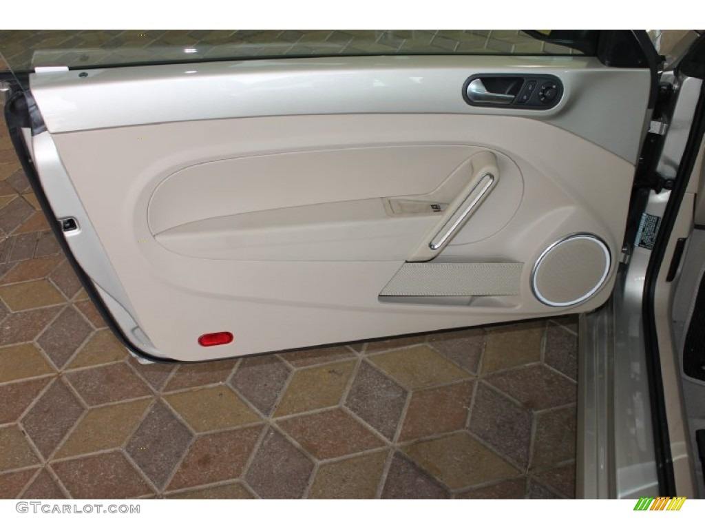 2013 Volkswagen Beetle 2.5L Beige Door Panel Photo #83819995