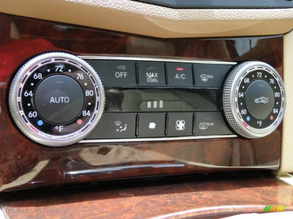 2008 Mercedes-Benz C 300 4Matic Luxury Controls Photo #83829094