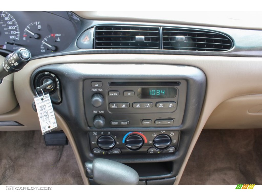 2003 Chevrolet Malibu Sedan Controls Photo #83829841