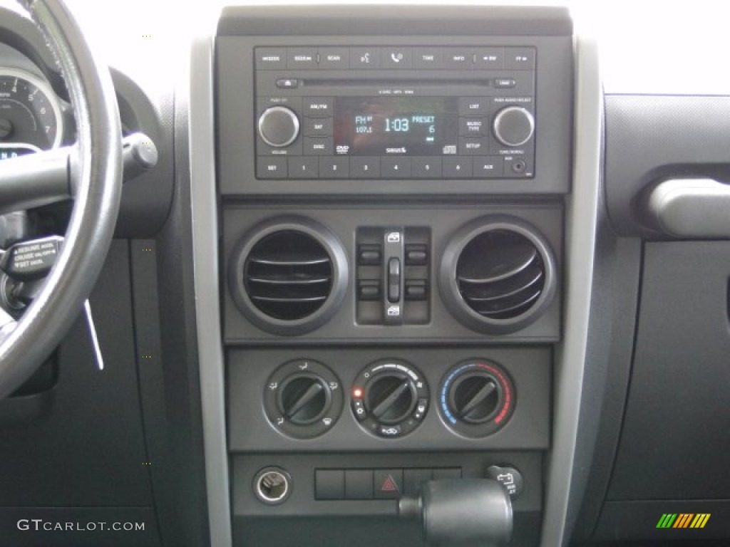 2007 Jeep Wrangler Unlimited Sahara 4x4 Controls Photos