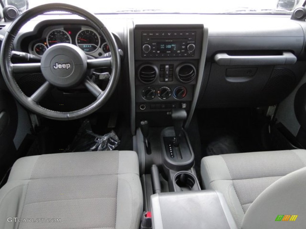2007 Jeep Wrangler Unlimited Sahara 4x4 Dashboard Photos