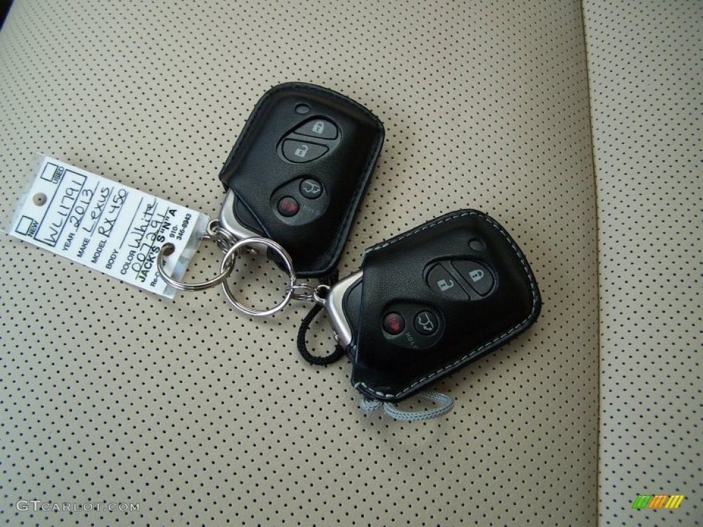 2013 Lexus RX 450h Keys Photos