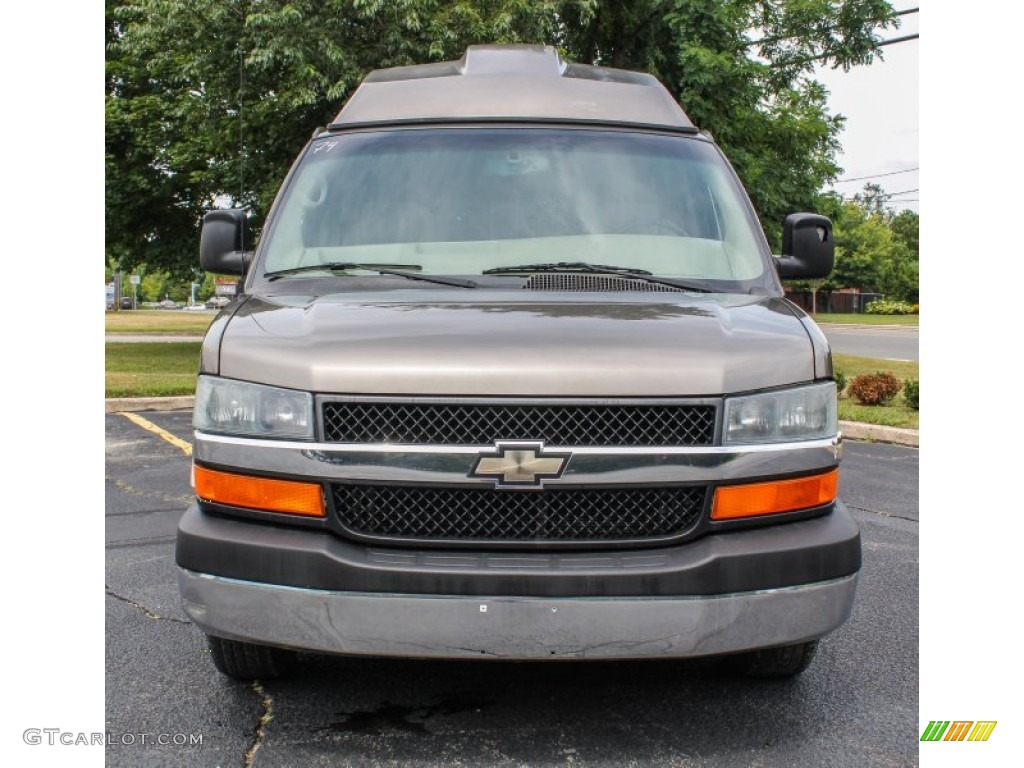 2004 Express 1500 LS Passenger Conversion Van - Sandalwood Metallic / Neutral photo #2