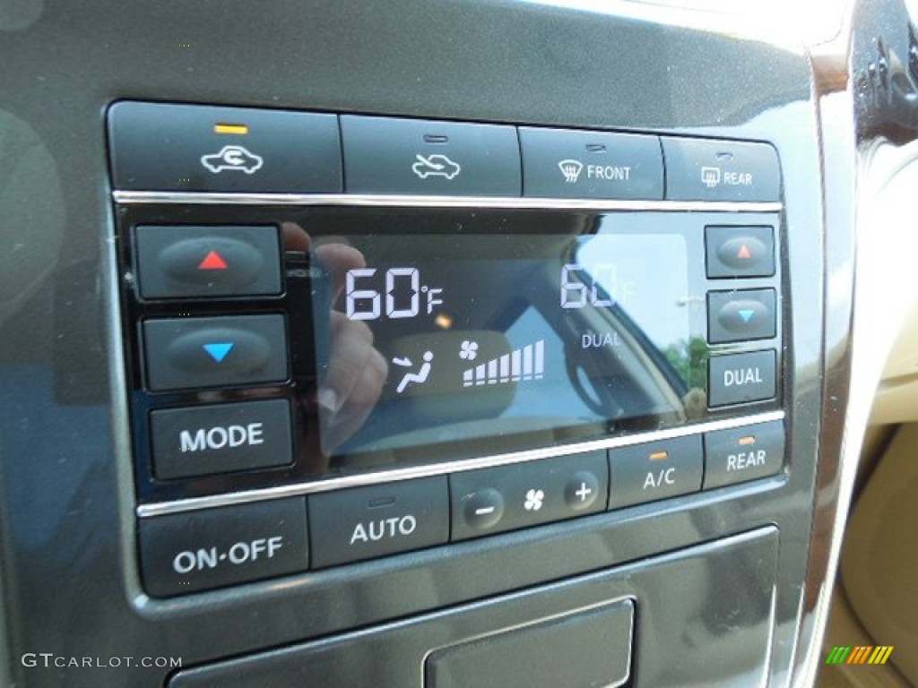2011 Nissan Quest 3.5 SV Controls Photos