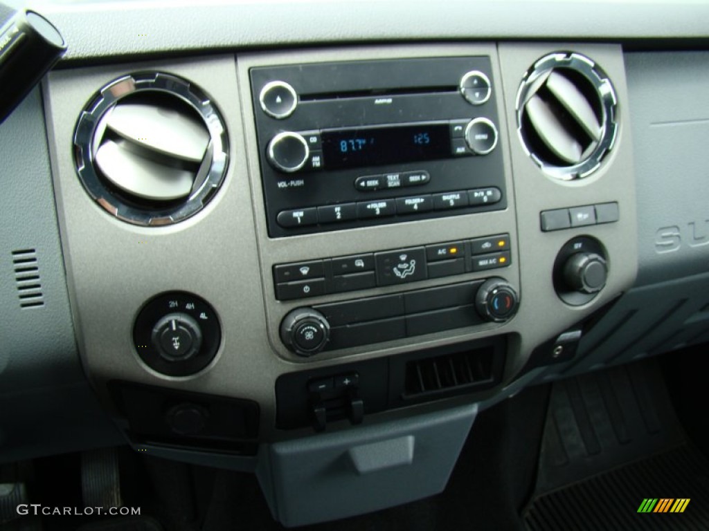 2011 Ford F250 Super Duty XLT Crew Cab 4x4 Controls Photo #83833551
