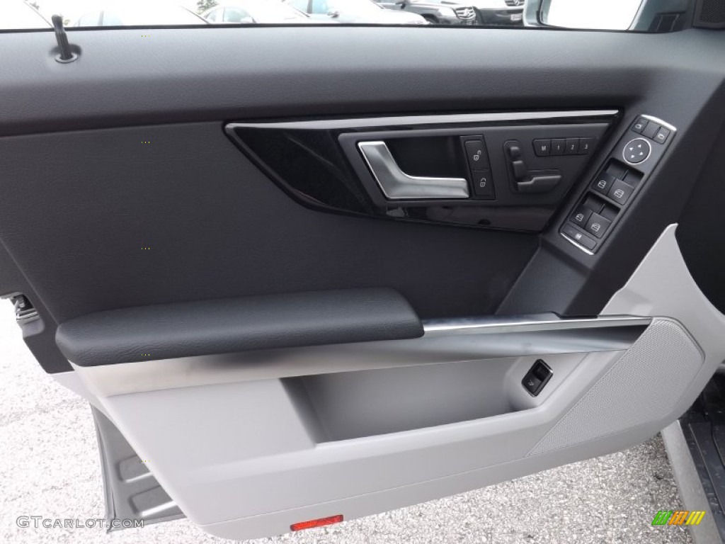 2014 Mercedes-Benz GLK 350 4Matic Ash/Black Door Panel Photo #83834854