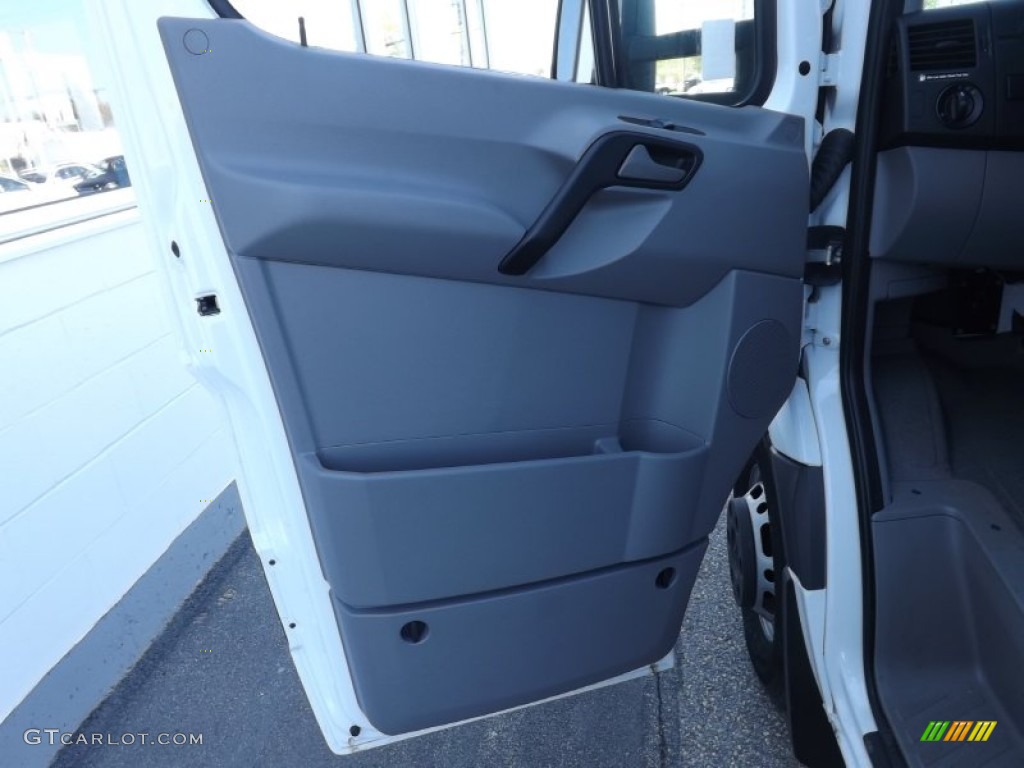 2010 Mercedes-Benz Sprinter 3500 Chassis Door Panel Photos