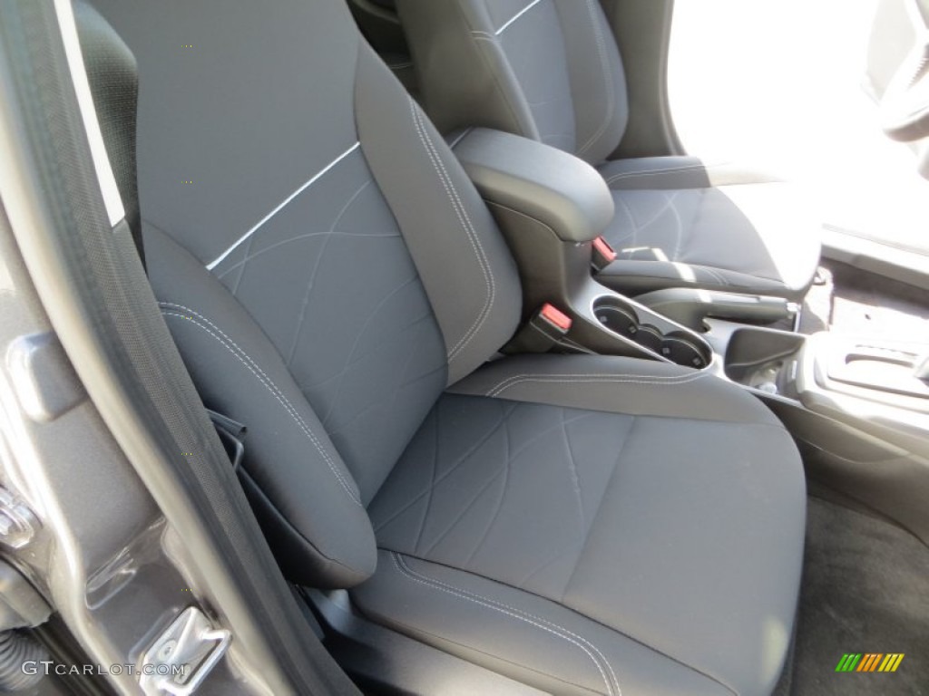 2014 Ford Fiesta SE Hatchback Front Seat Photo #83841042